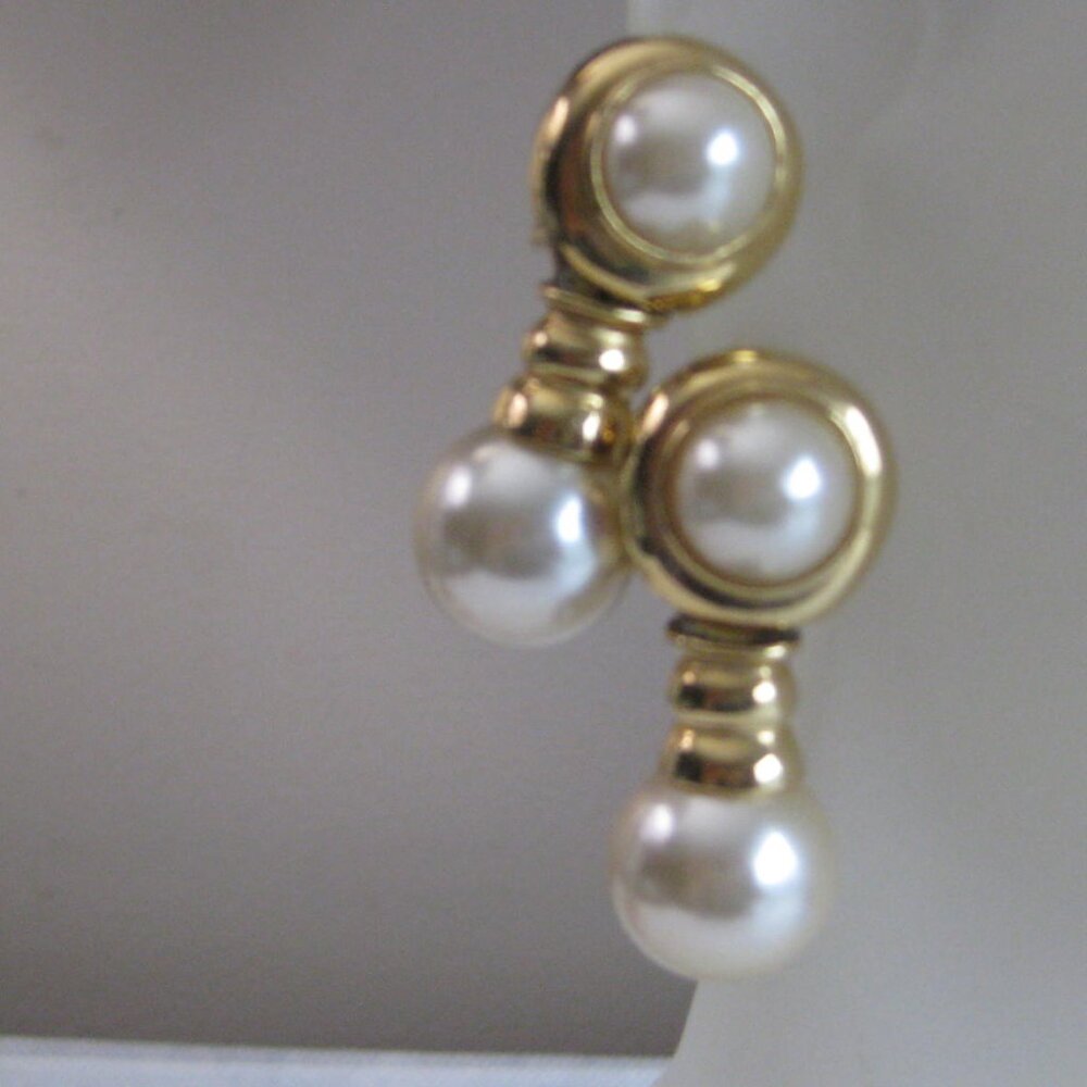 Vintage Joan Rivers Collection Gold Tone Faux Pearl Clip on Earrings - Picture 4 of 9